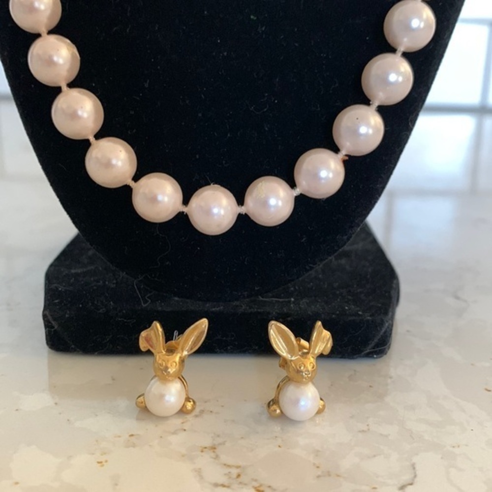 Avon Vintage Bunny Rabbit Pearl Goldtone Earrings + Necklace